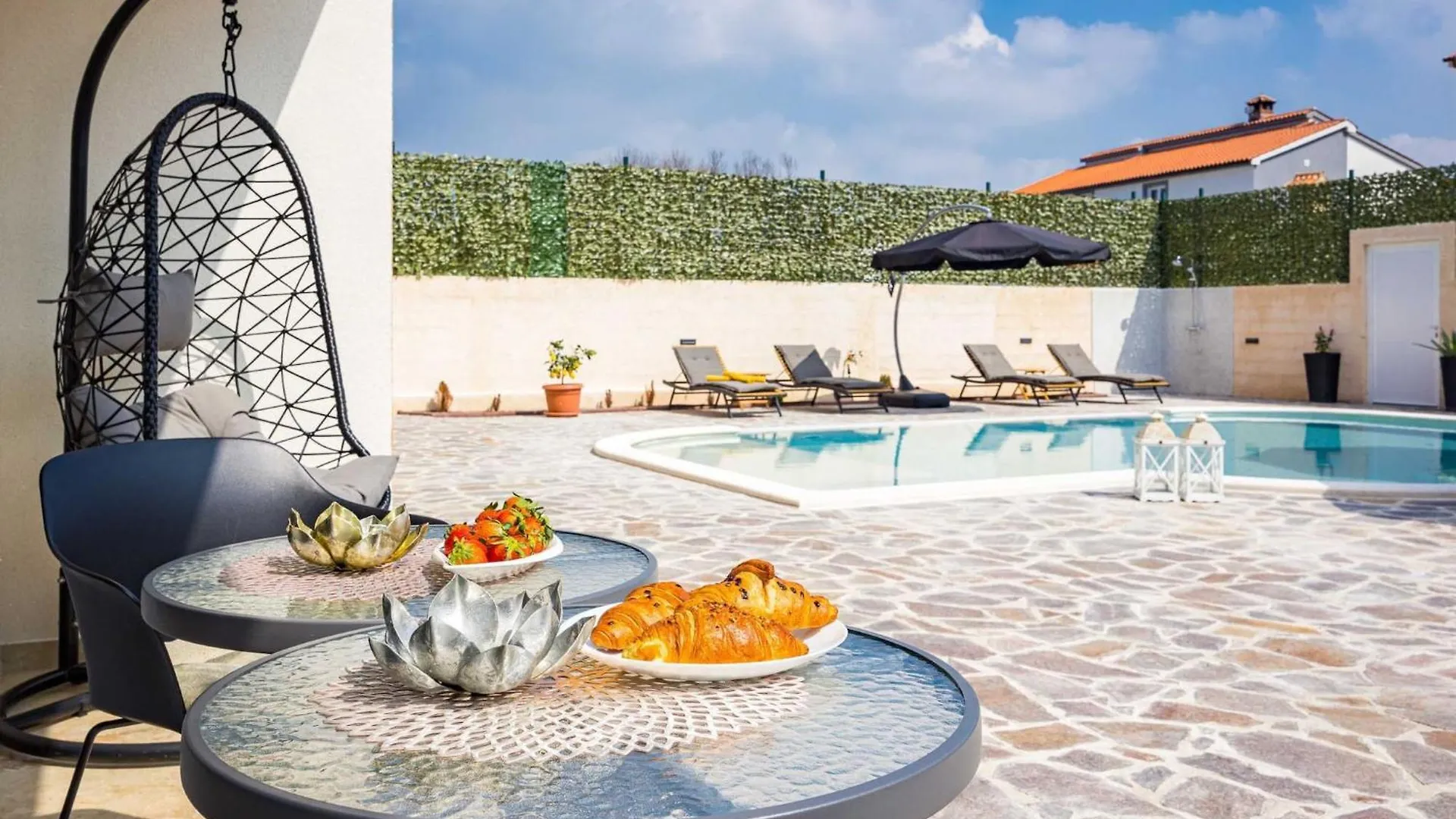 Villa Nur Amela Pula 0*,  Kroatien